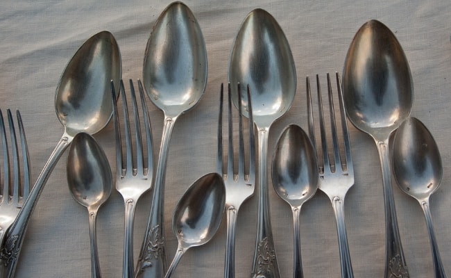 Use Baking Soda To Clean Silverware