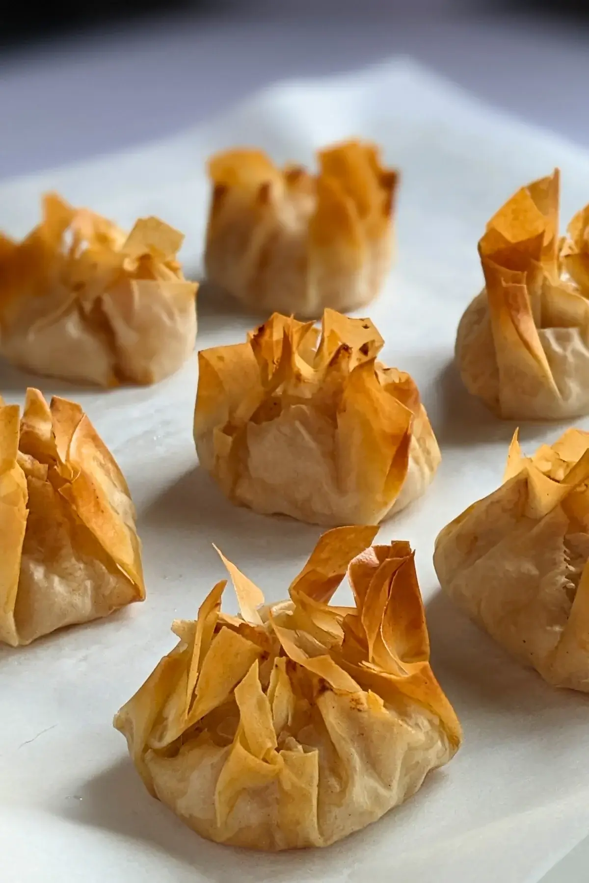 Phyllo pastry parcels filled with creamy ricotta and applesauce, baked until golden and crisp.