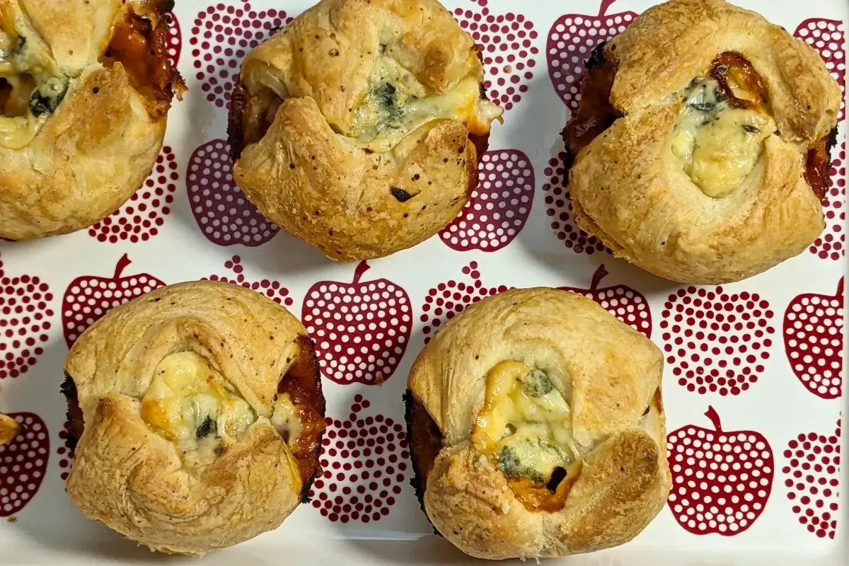 Prosciutto and blue cheese puff pastry appetizers - savory puff pastry cups filled with sweet chili sauce, prosciutto and blue cheese.