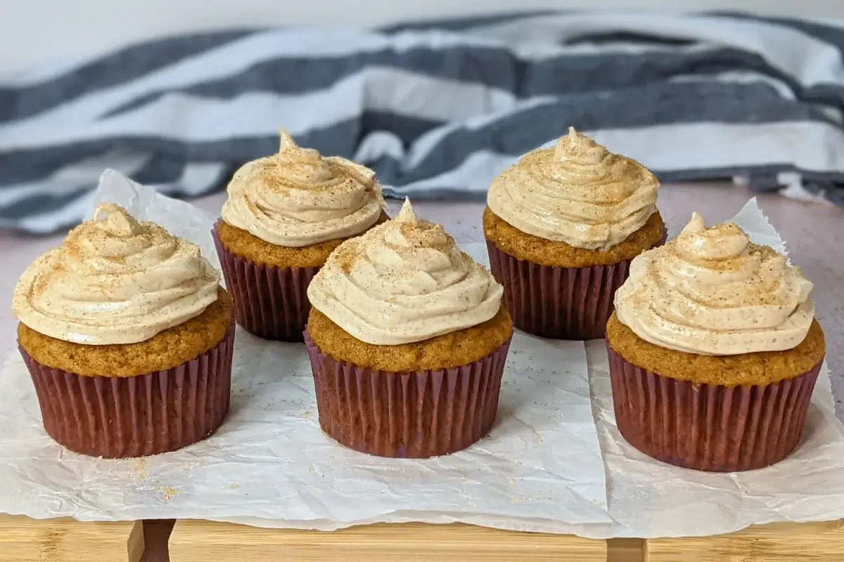 Pumpkin Cheesecake Cupcakes with Cinnamon Cream Cheese Icing - pumpkin cupcakes with a cheesecake filling and cinnamon cream cheese frosting.